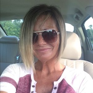 Meet your Posher, Delois